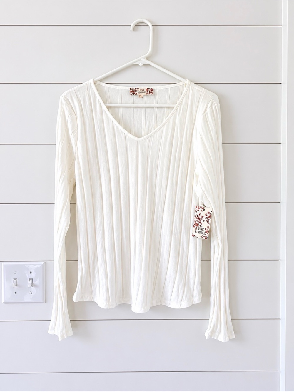 Pink Republic White Ribbed V-Neck Long Sleeve Top